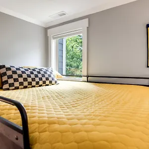 Beaus Oasis - 3 Miles To Dtwn Holiday home Nashville